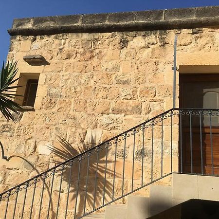 Studio Apartment With Pool In House Of Character. Birkirkara Bagian luar foto