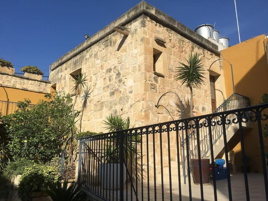 Studio Apartment With Pool In House Of Character. Birkirkara Bagian luar foto