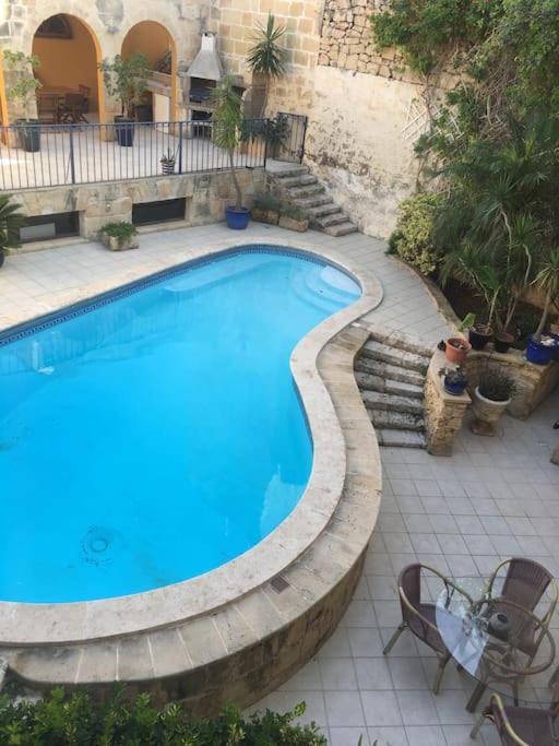 Studio Apartment With Pool In House Of Character. Birkirkara Bagian luar foto